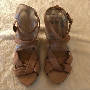 AEROSOLES Women's Brown Strappy Sandals; Suede; NWOT; Size 9M; Never Worn